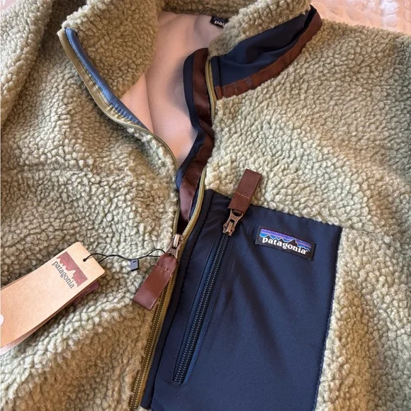Patagonia Light Olive Green Retro-X Sherpa Fleece with Navy Logo Tag - Picture 2 of 6